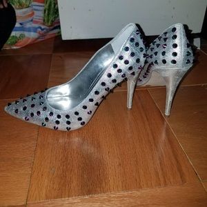 Silver heals with stud detail